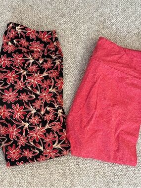 LuLaRoe Red Floral and Solid Coral/Red Leggings Duo